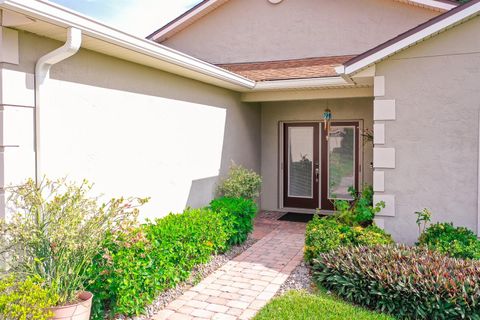 A home in LAKE WALES