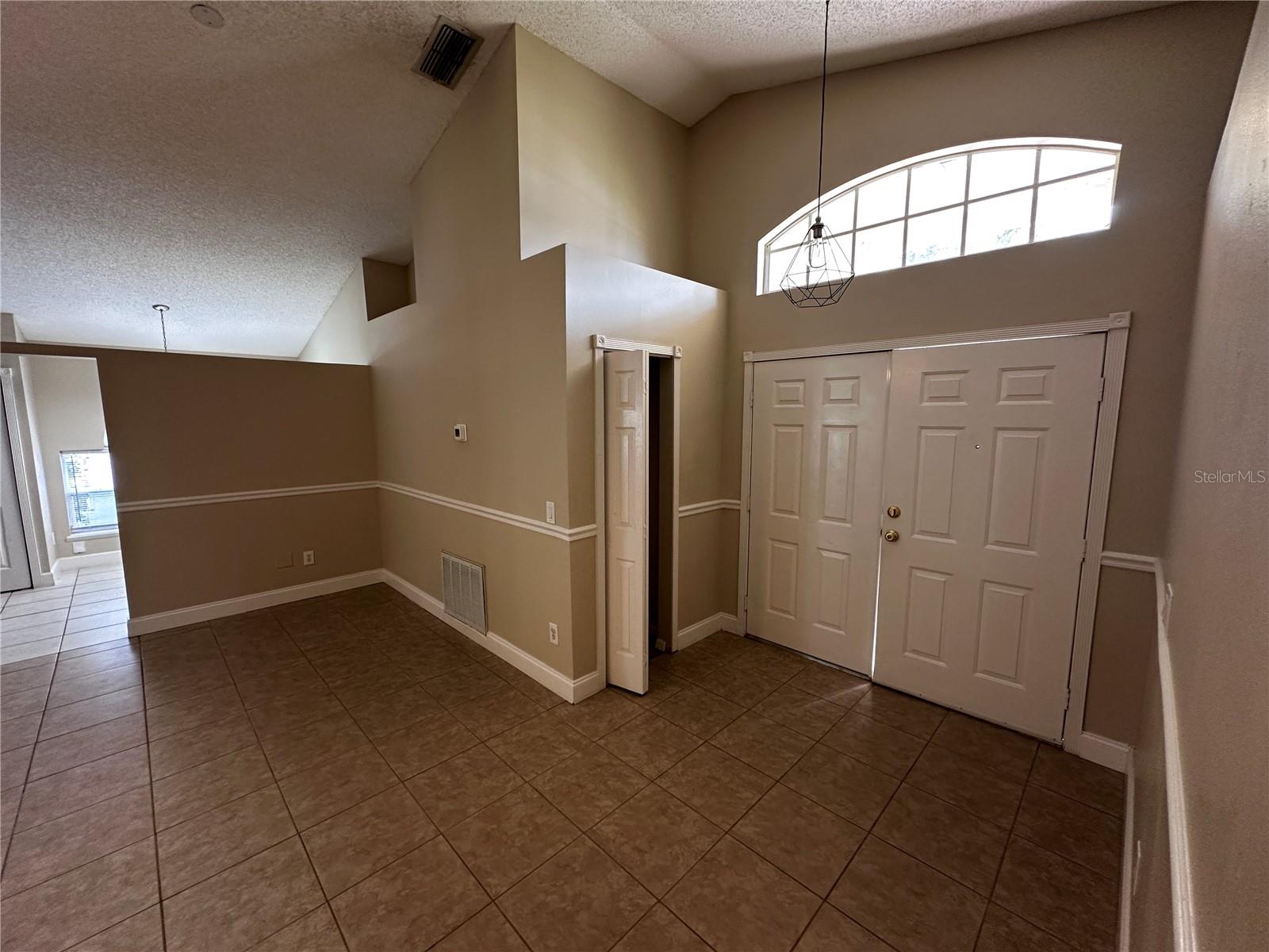 CHASE GROVES UNIT 8 - Residential Lease