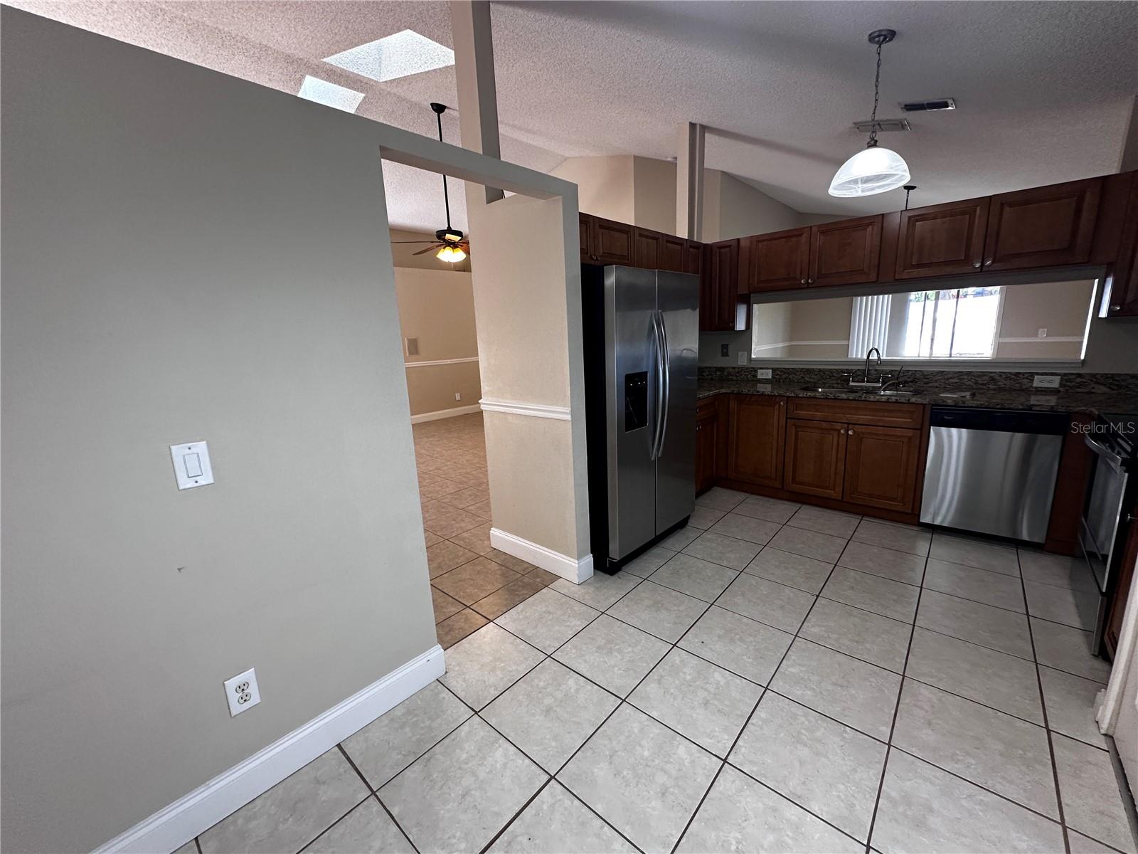 CHASE GROVES UNIT 8 - Residential Lease