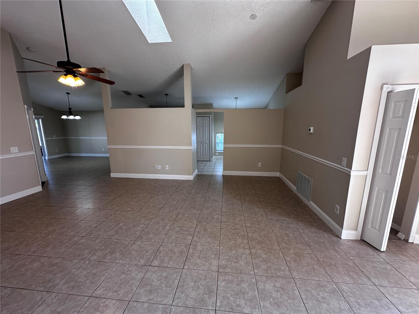 CHASE GROVES UNIT 8 - Residential Lease