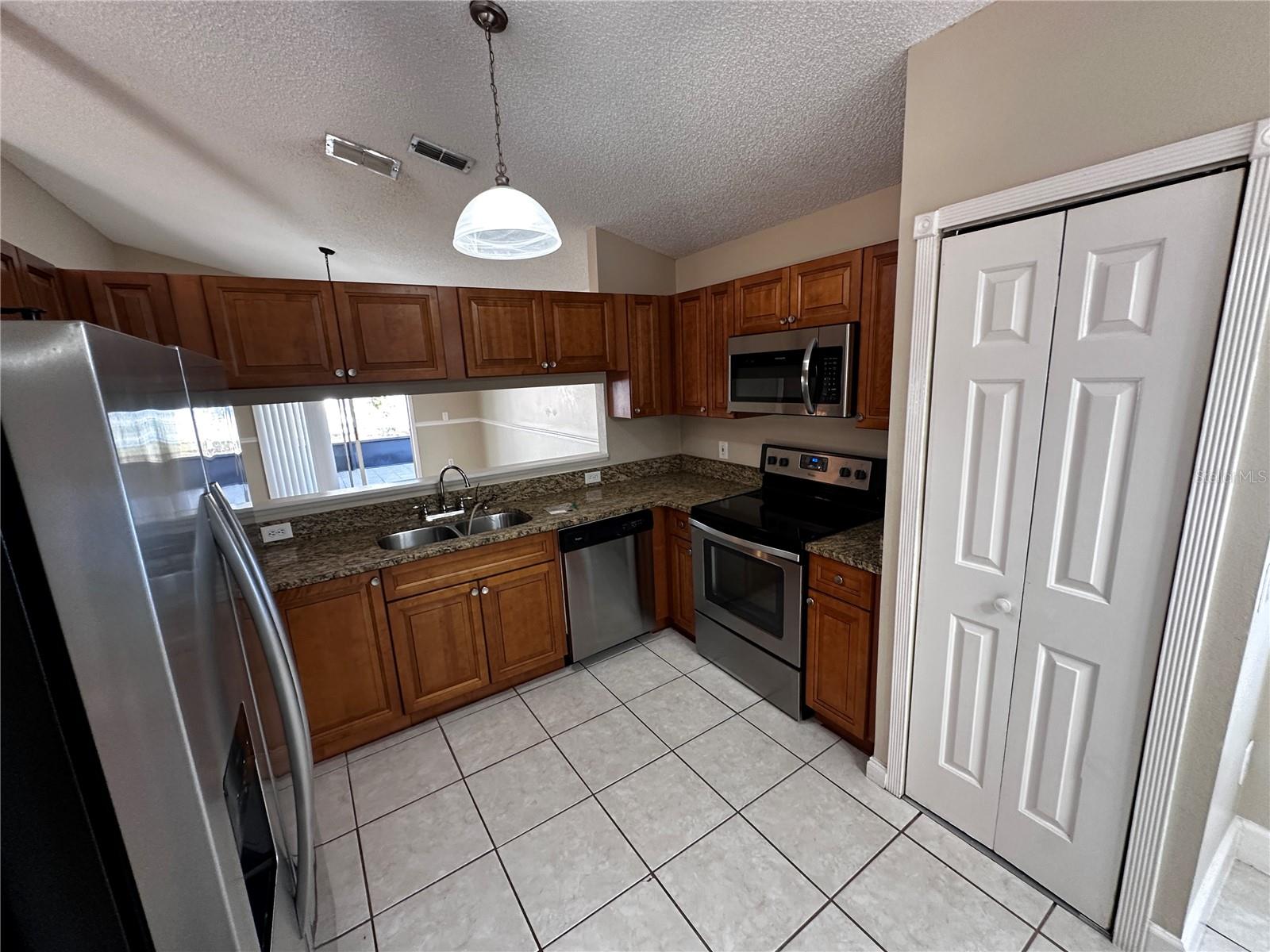 CHASE GROVES UNIT 8 - Residential Lease