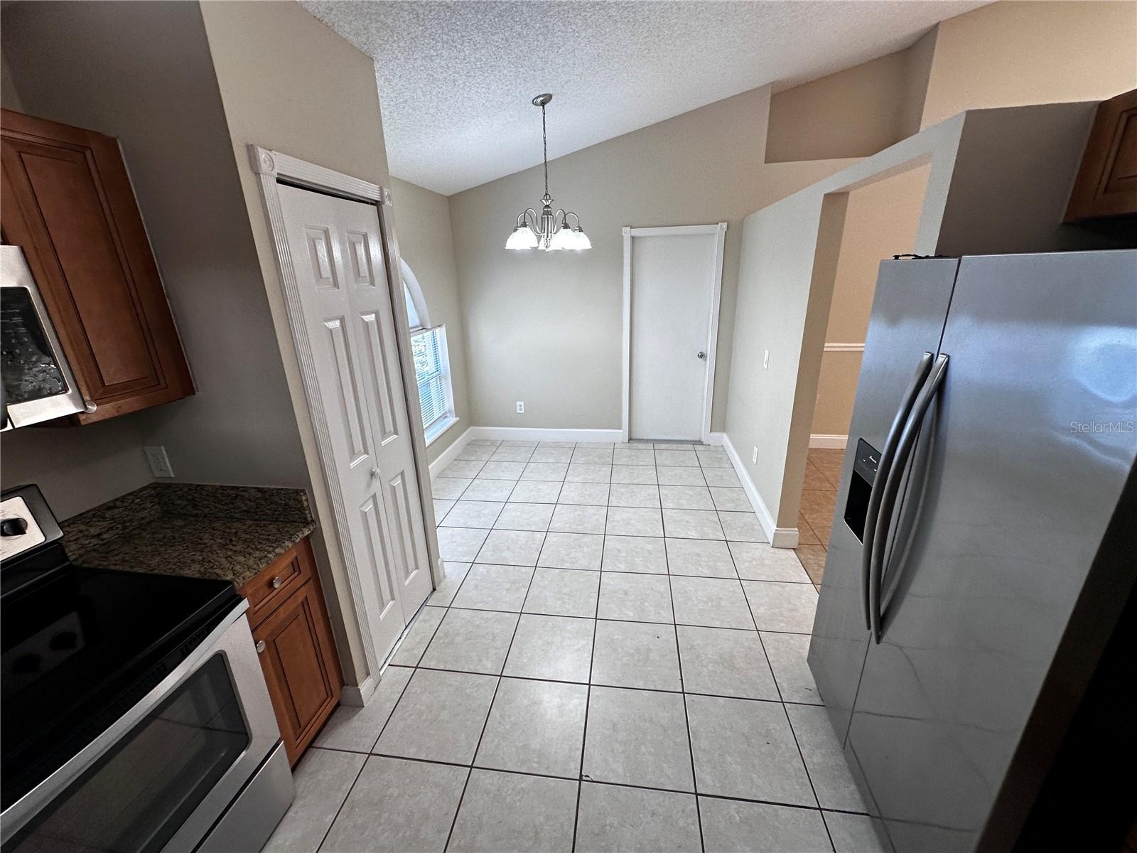 CHASE GROVES UNIT 8 - Residential Lease