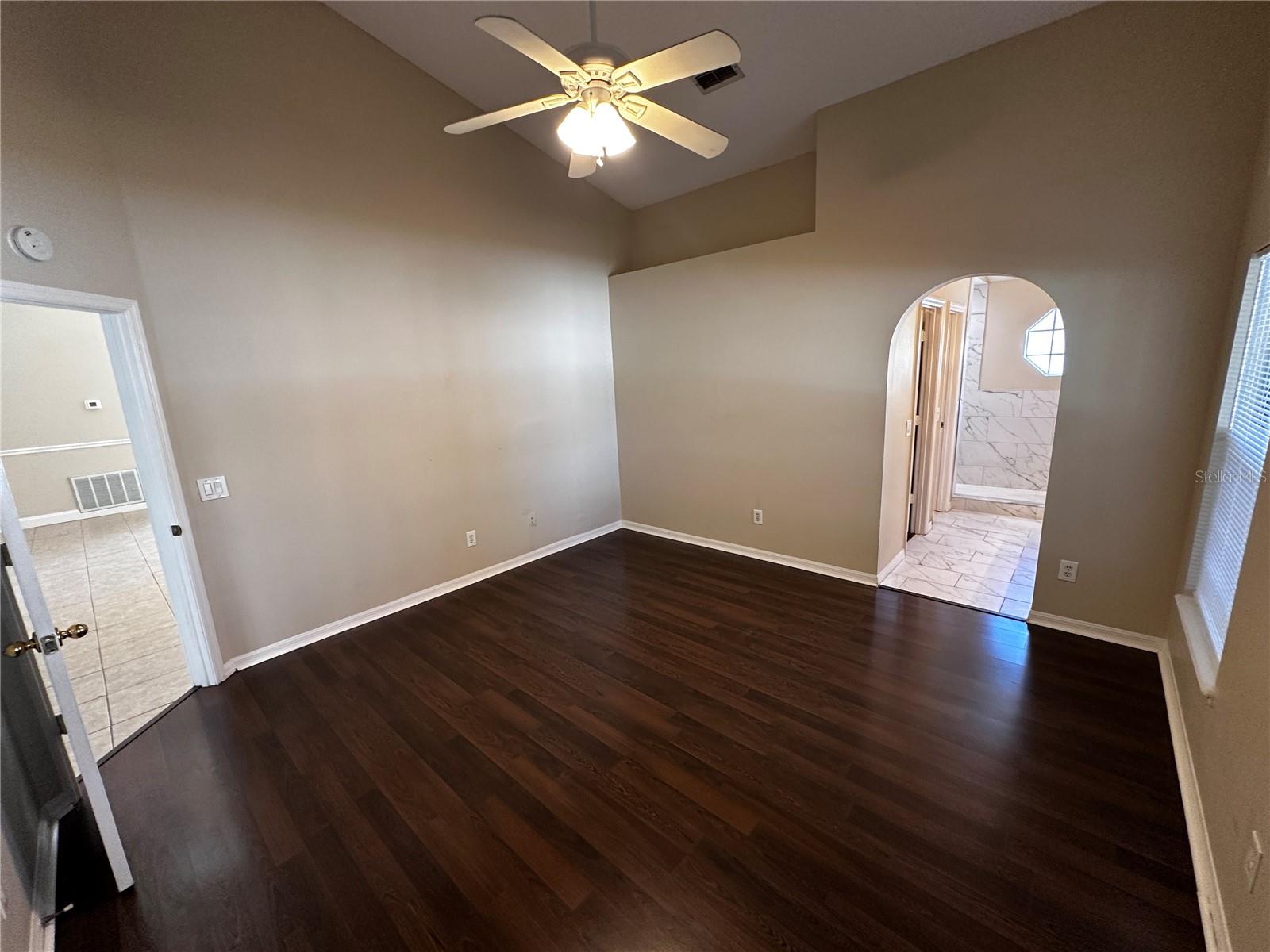 CHASE GROVES UNIT 8 - Residential Lease