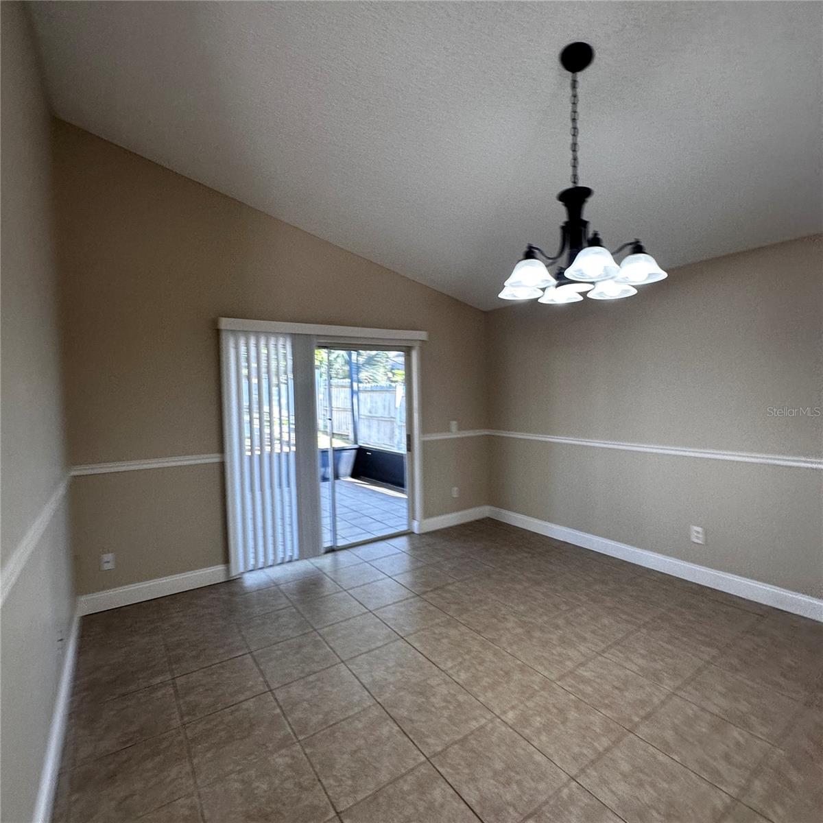 CHASE GROVES UNIT 8 - Residential Lease