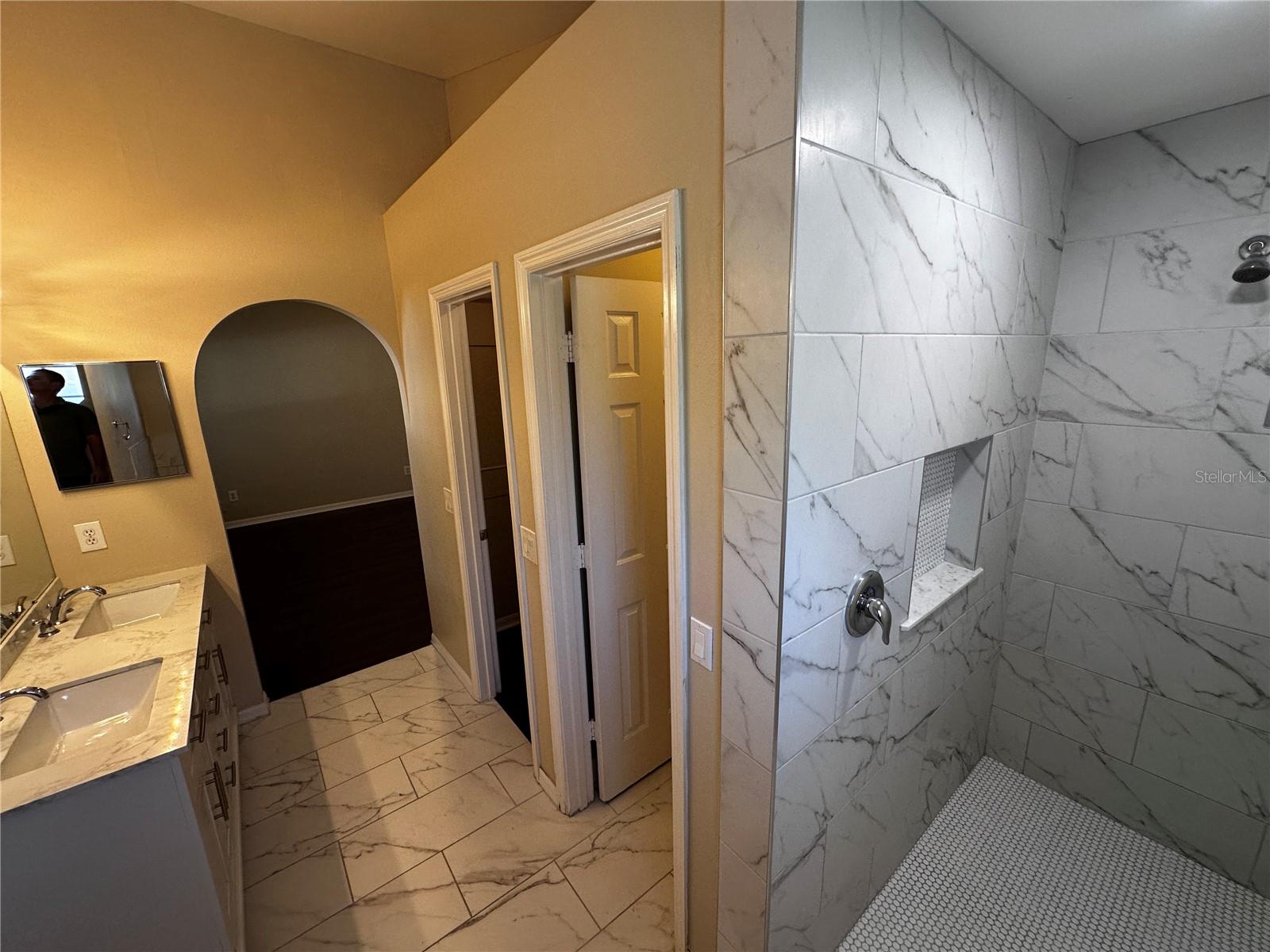 CHASE GROVES UNIT 8 - Residential Lease