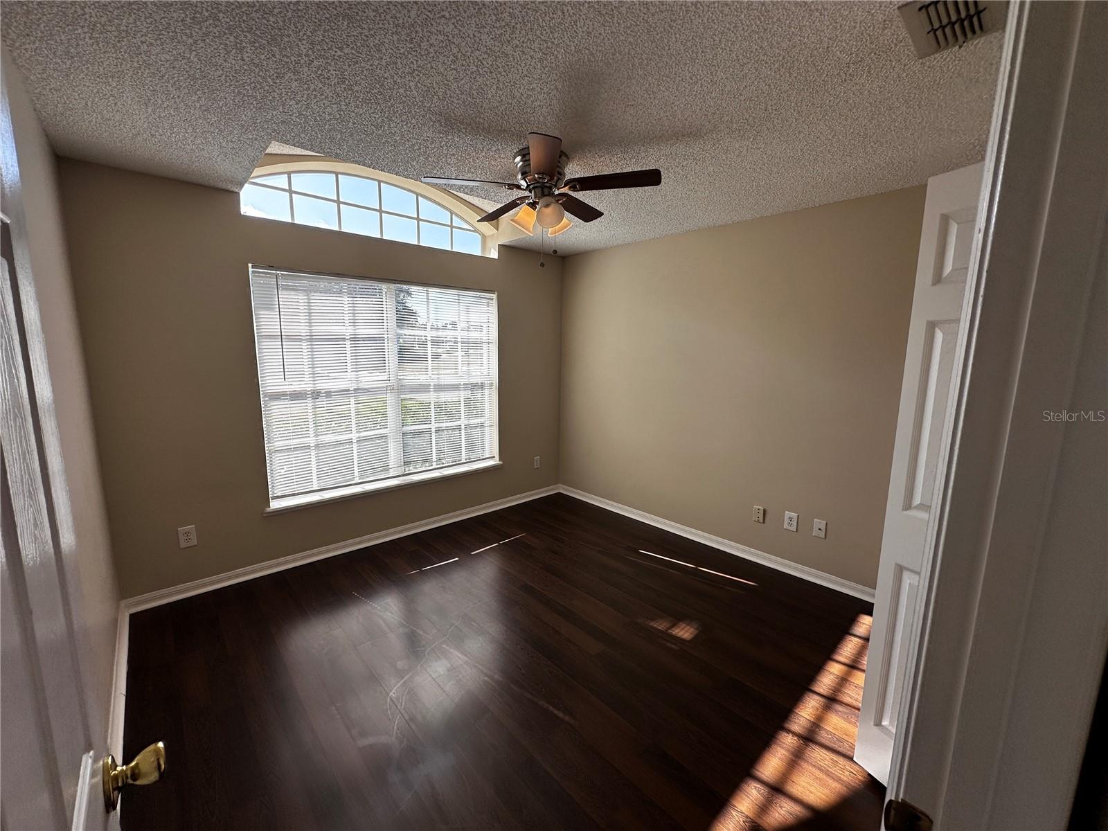 CHASE GROVES UNIT 8 - Residential Lease