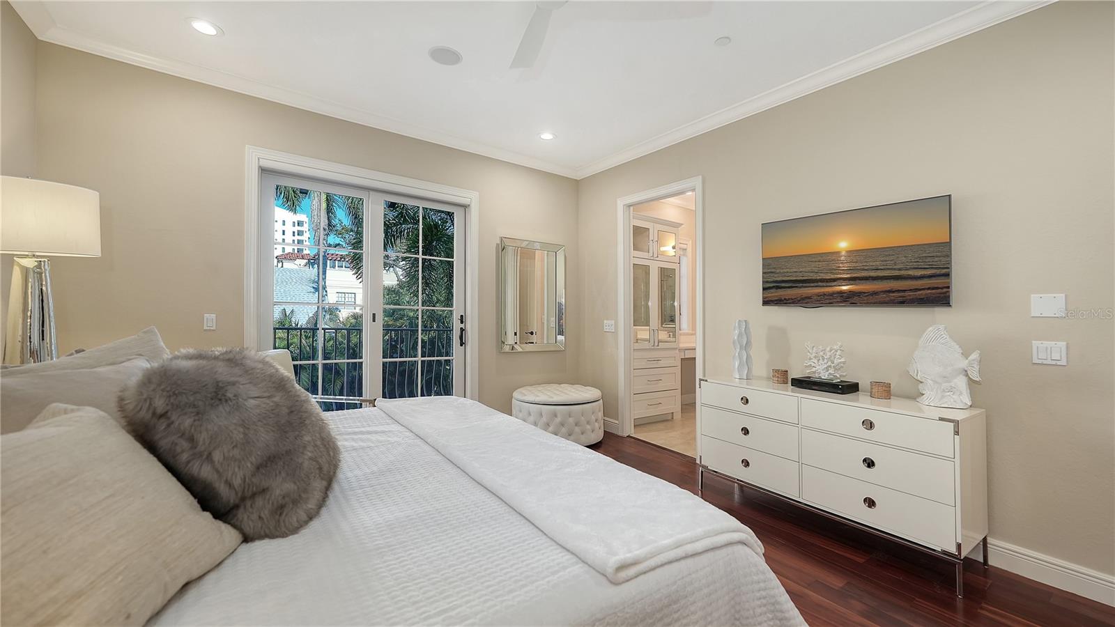 BURNS COURT VILLAS - Residential