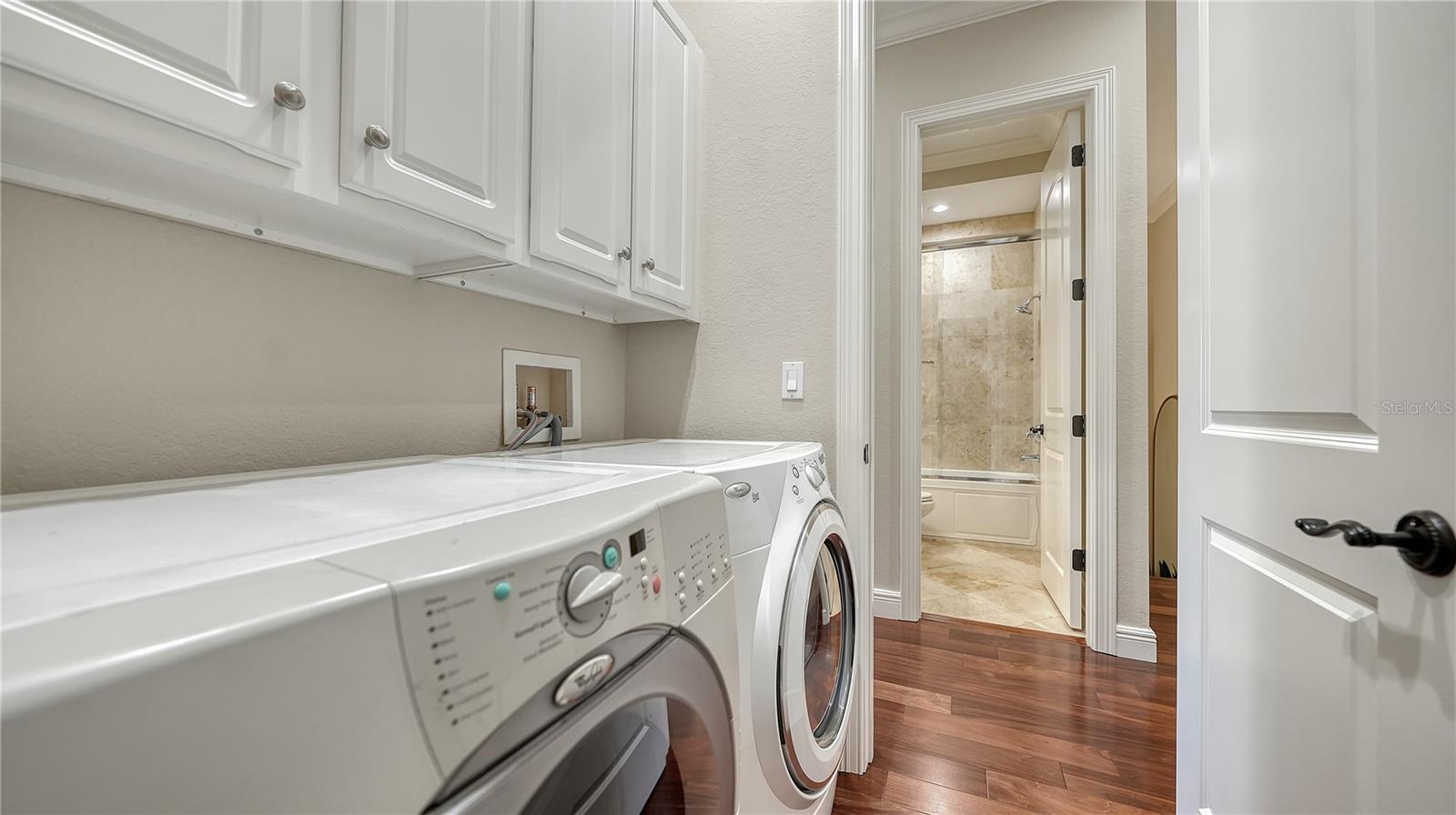 BURNS COURT VILLAS - Residential