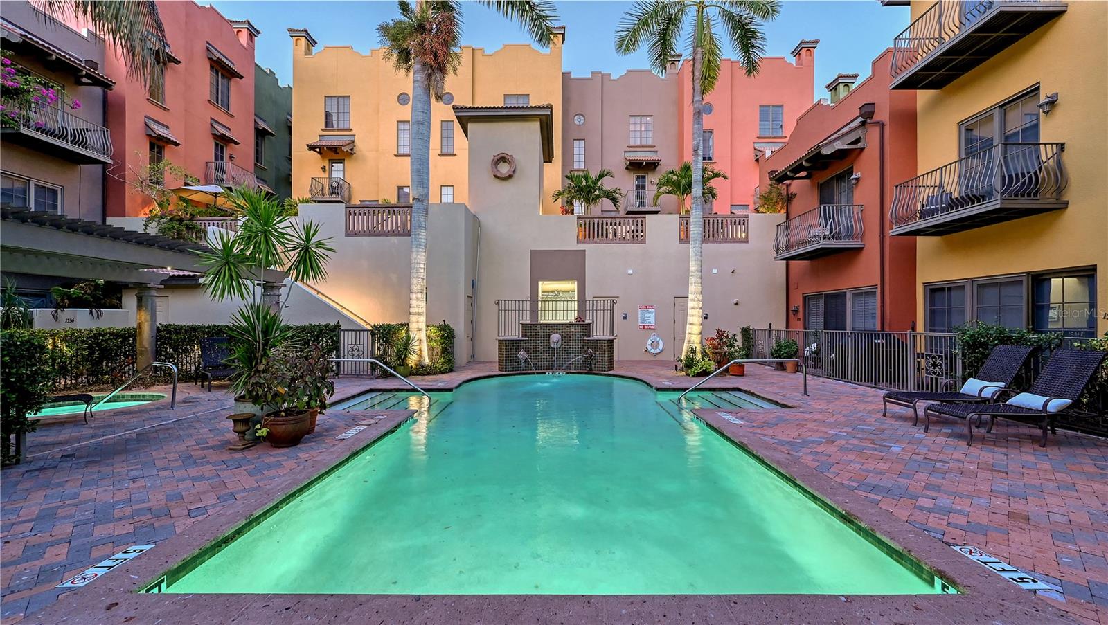 BURNS COURT VILLAS - Residential