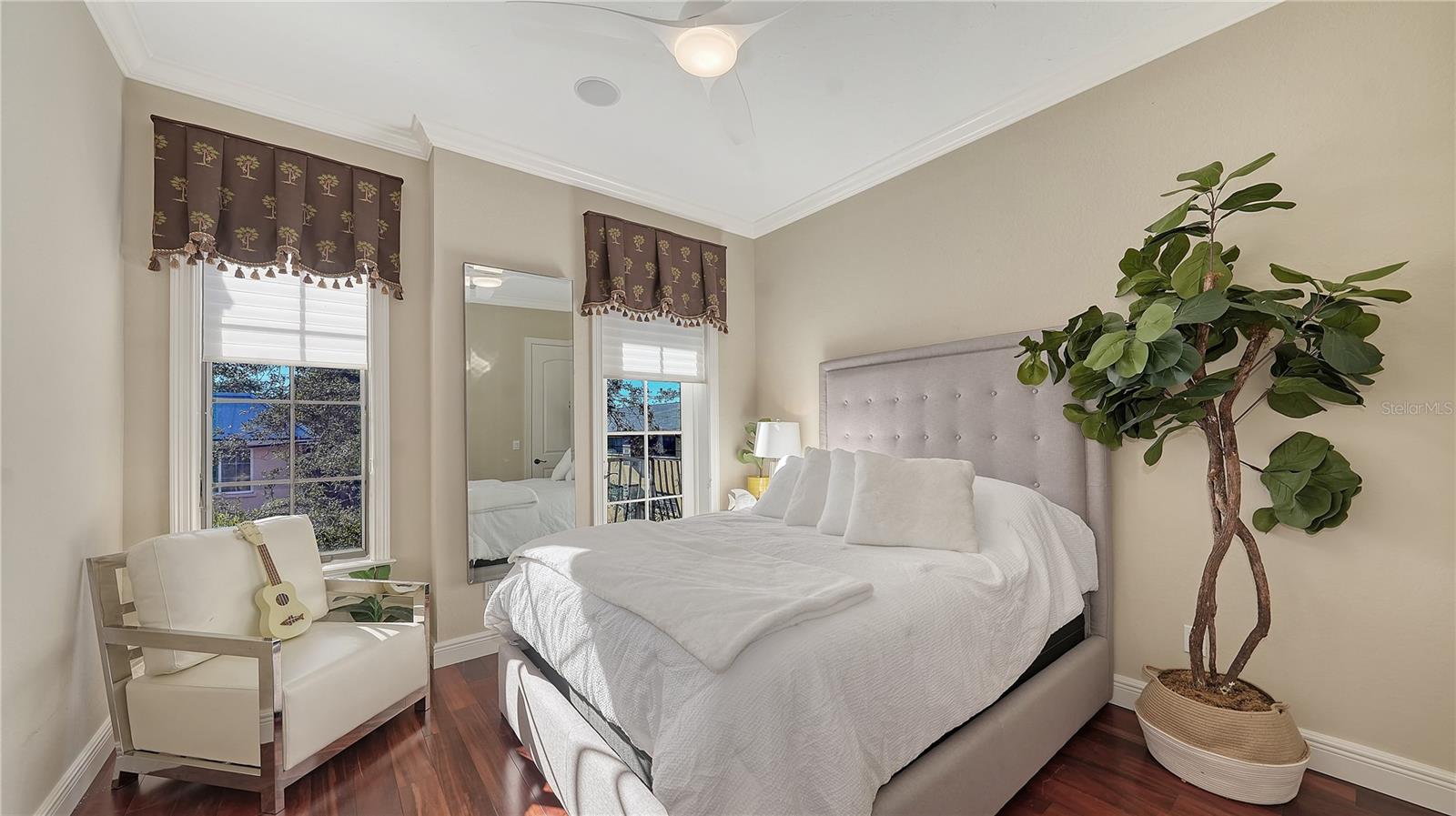 BURNS COURT VILLAS - Residential