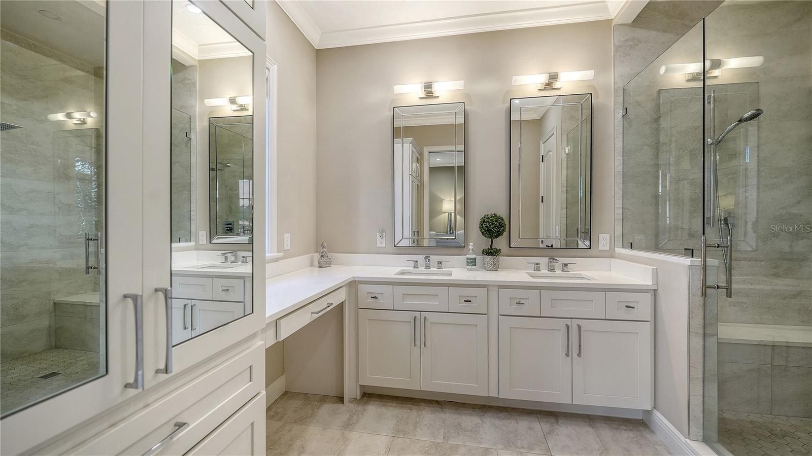 BURNS COURT VILLAS - Residential