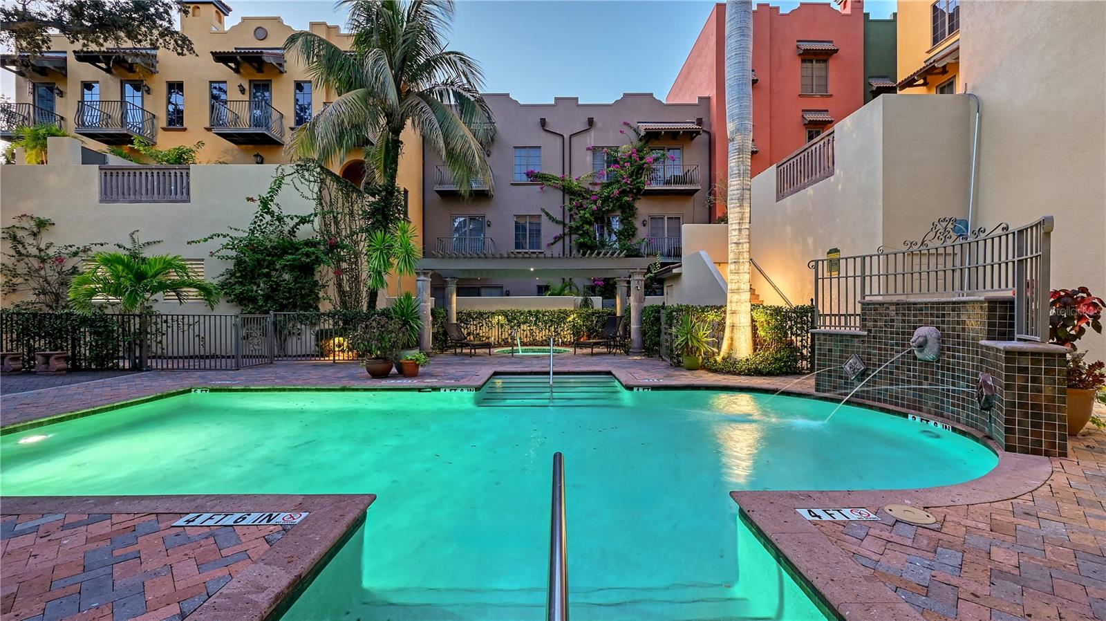 BURNS COURT VILLAS - Residential