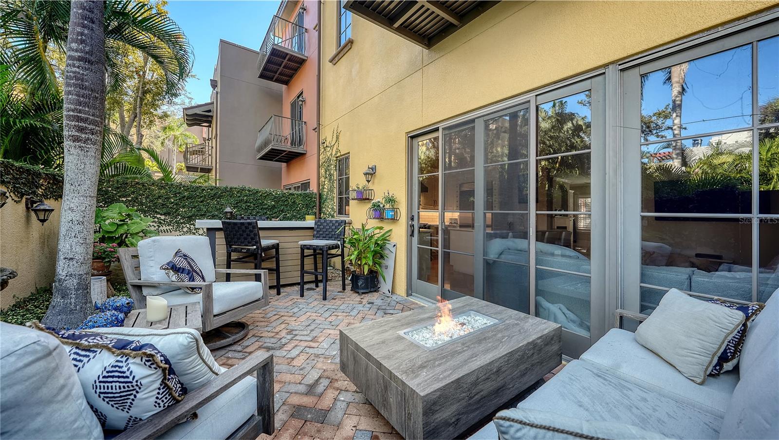 BURNS COURT VILLAS - Residential