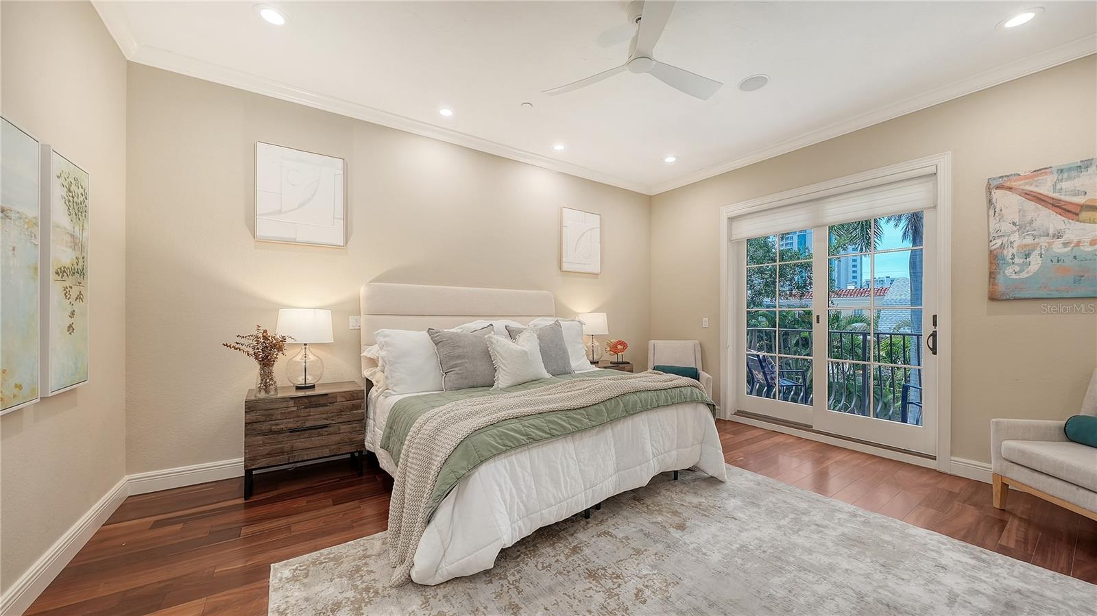 BURNS COURT VILLAS - Residential