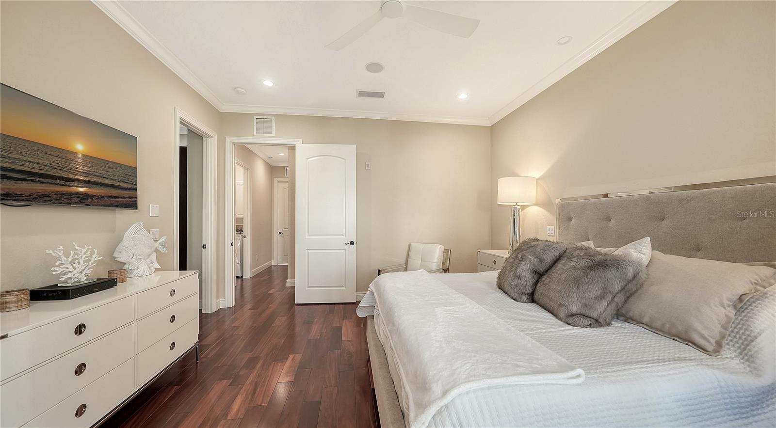 BURNS COURT VILLAS - Residential