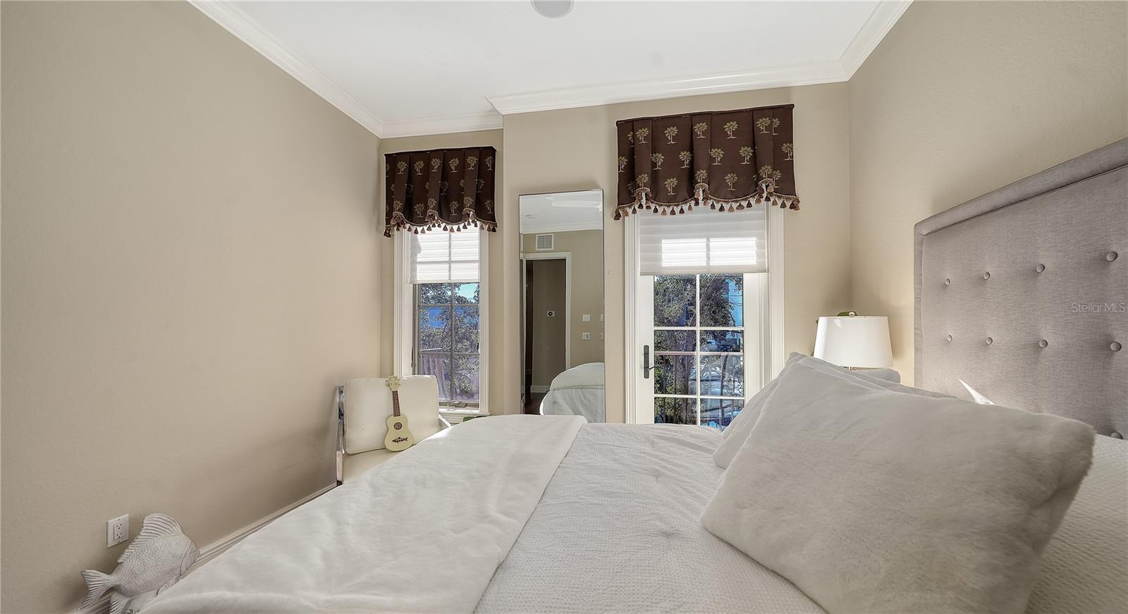 BURNS COURT VILLAS - Residential