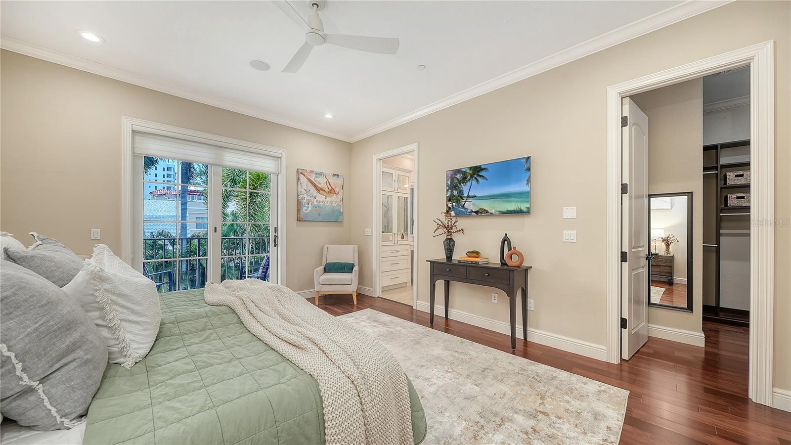 BURNS COURT VILLAS - Residential