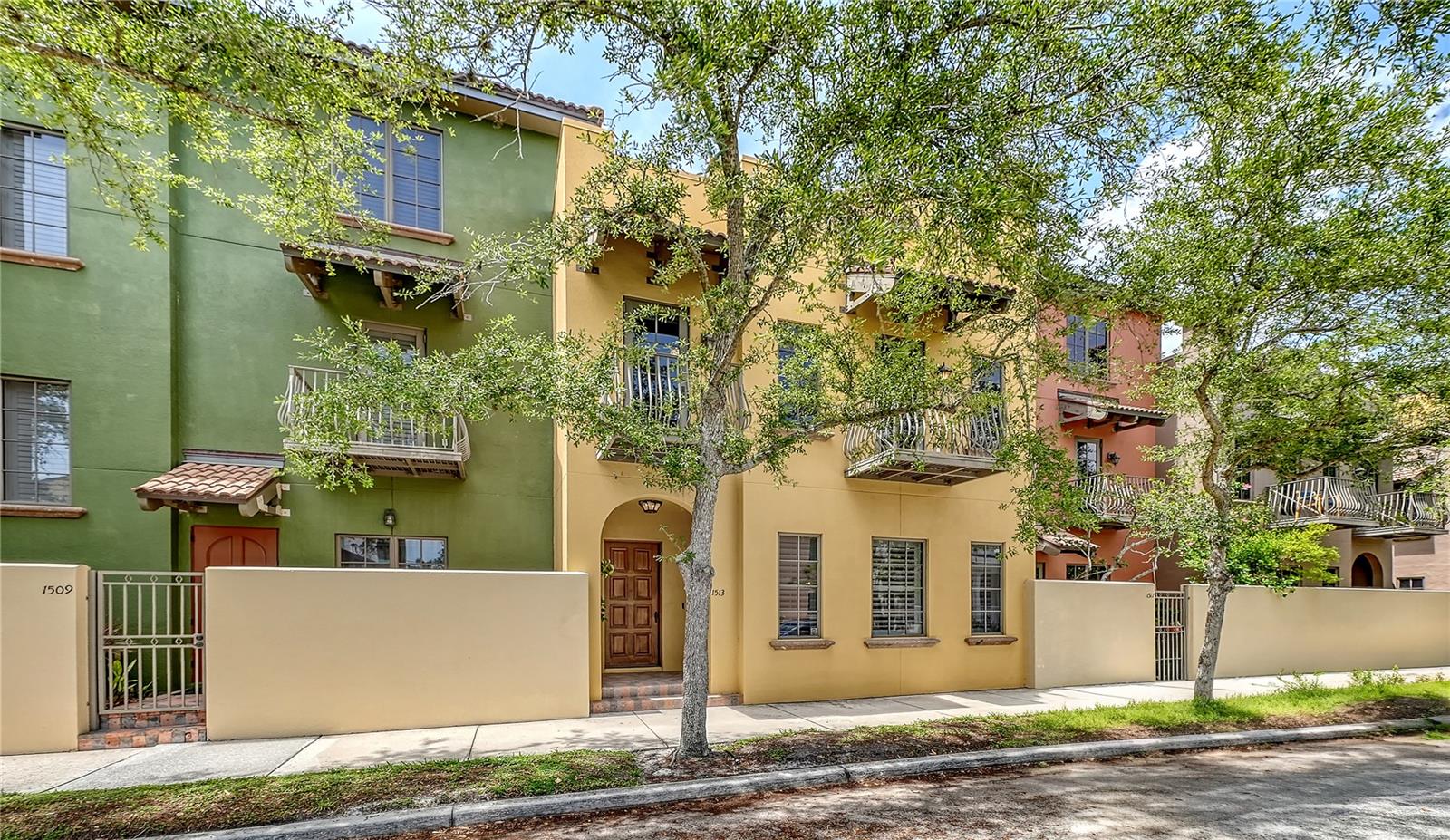 1513 OAK STREET 18