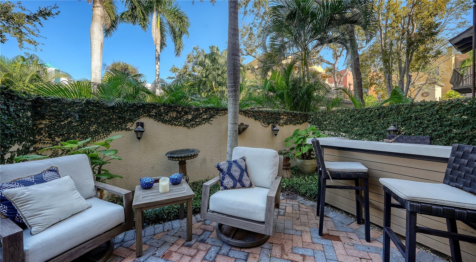 BURNS COURT VILLAS - Residential