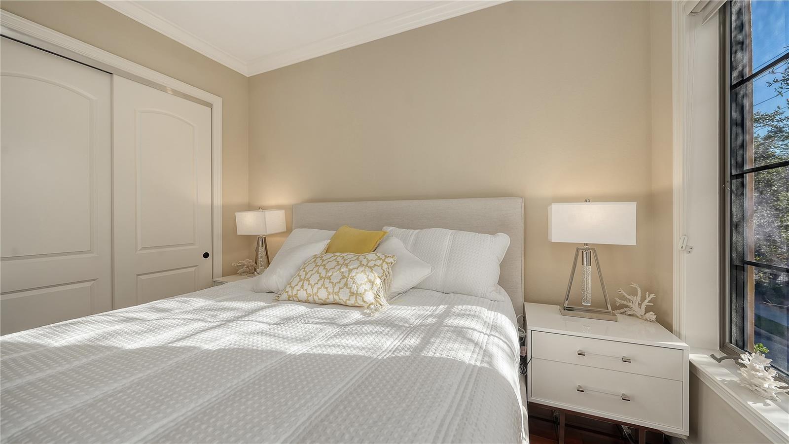 BURNS COURT VILLAS - Residential