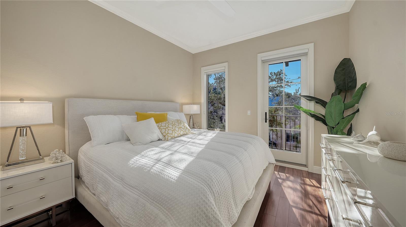 BURNS COURT VILLAS - Residential