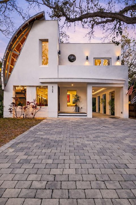 Photo of 6108 S Elkins Avenue, Tampa, FL 33611 (MLS # O6385926)