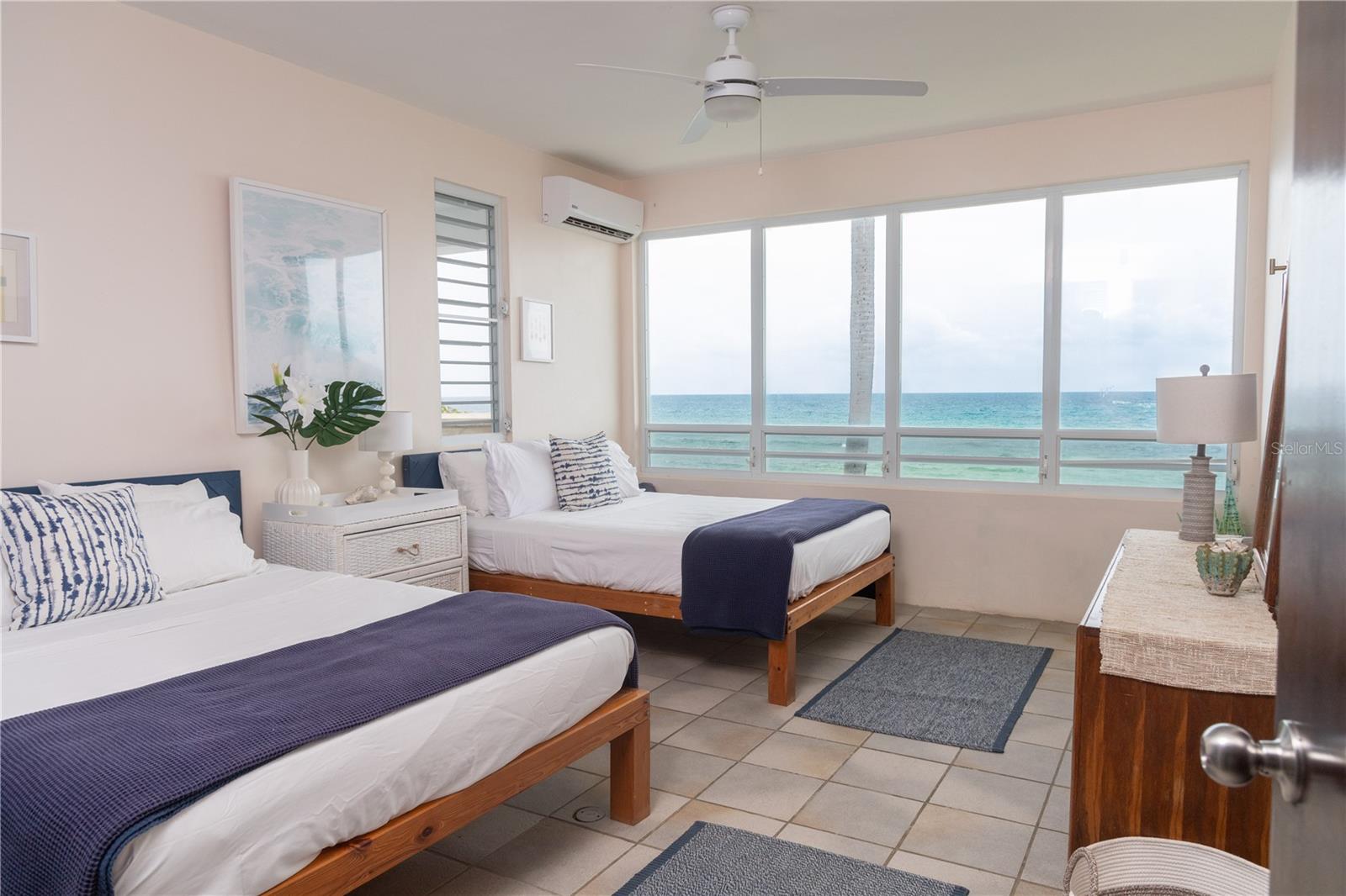 BRAVOS DE BOSTON - Residential