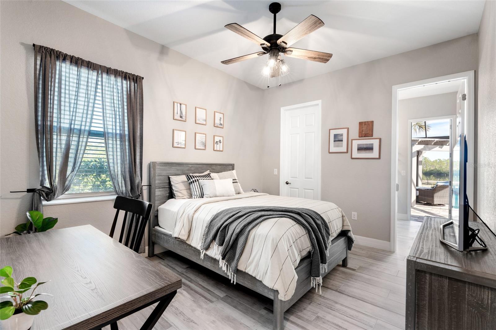 HARBOR WEST - Residential