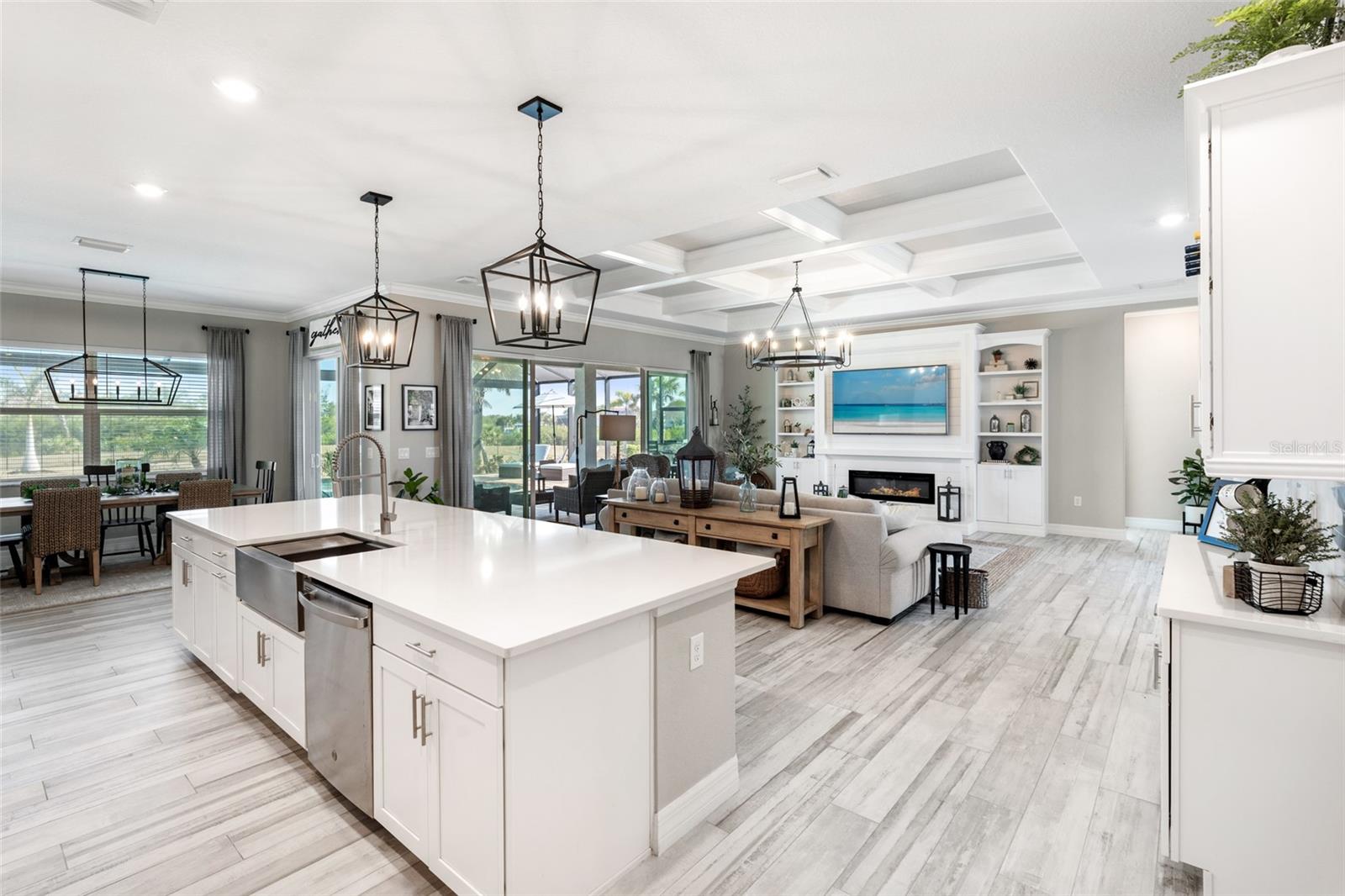 HARBOR WEST - Residential