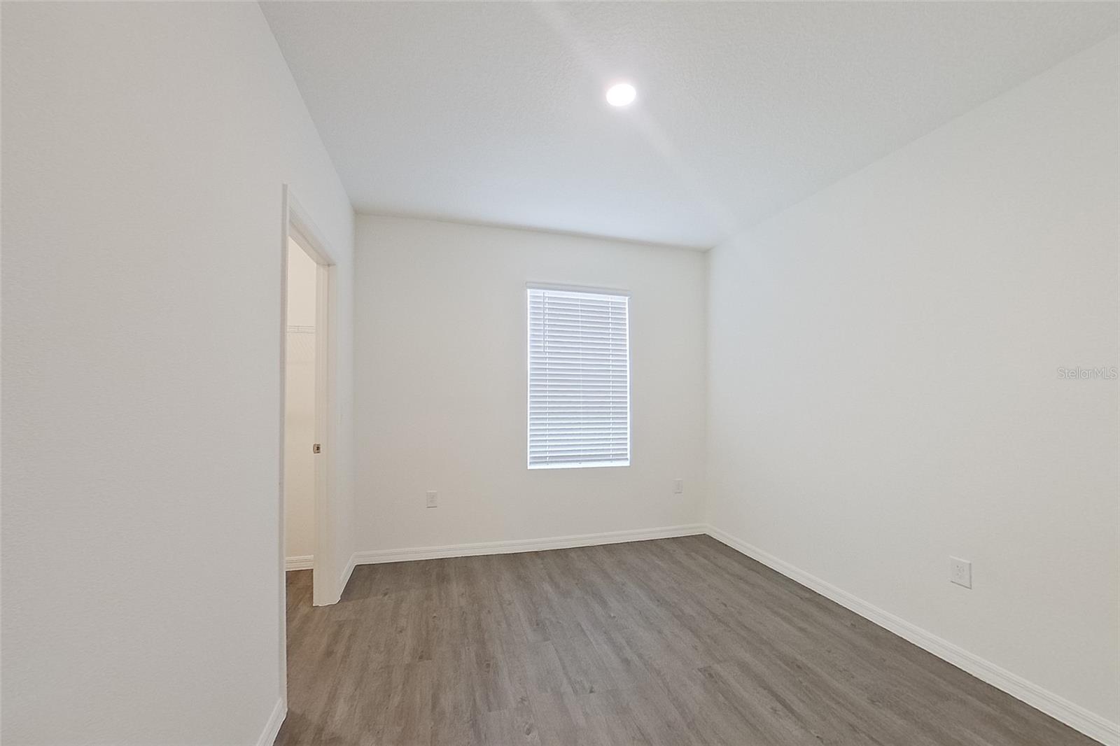 LAKE GRIFFIN RESERVE - Residential Lease