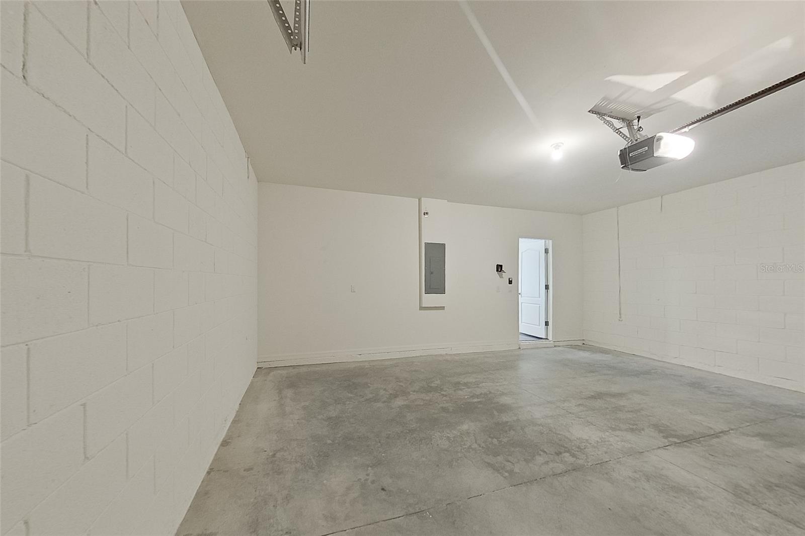 LAKE GRIFFIN RESERVE - Residential Lease