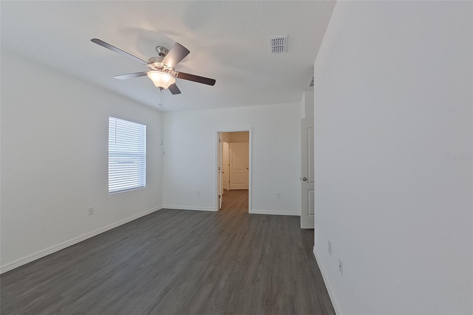 LAKE GRIFFIN RESERVE - Residential Lease