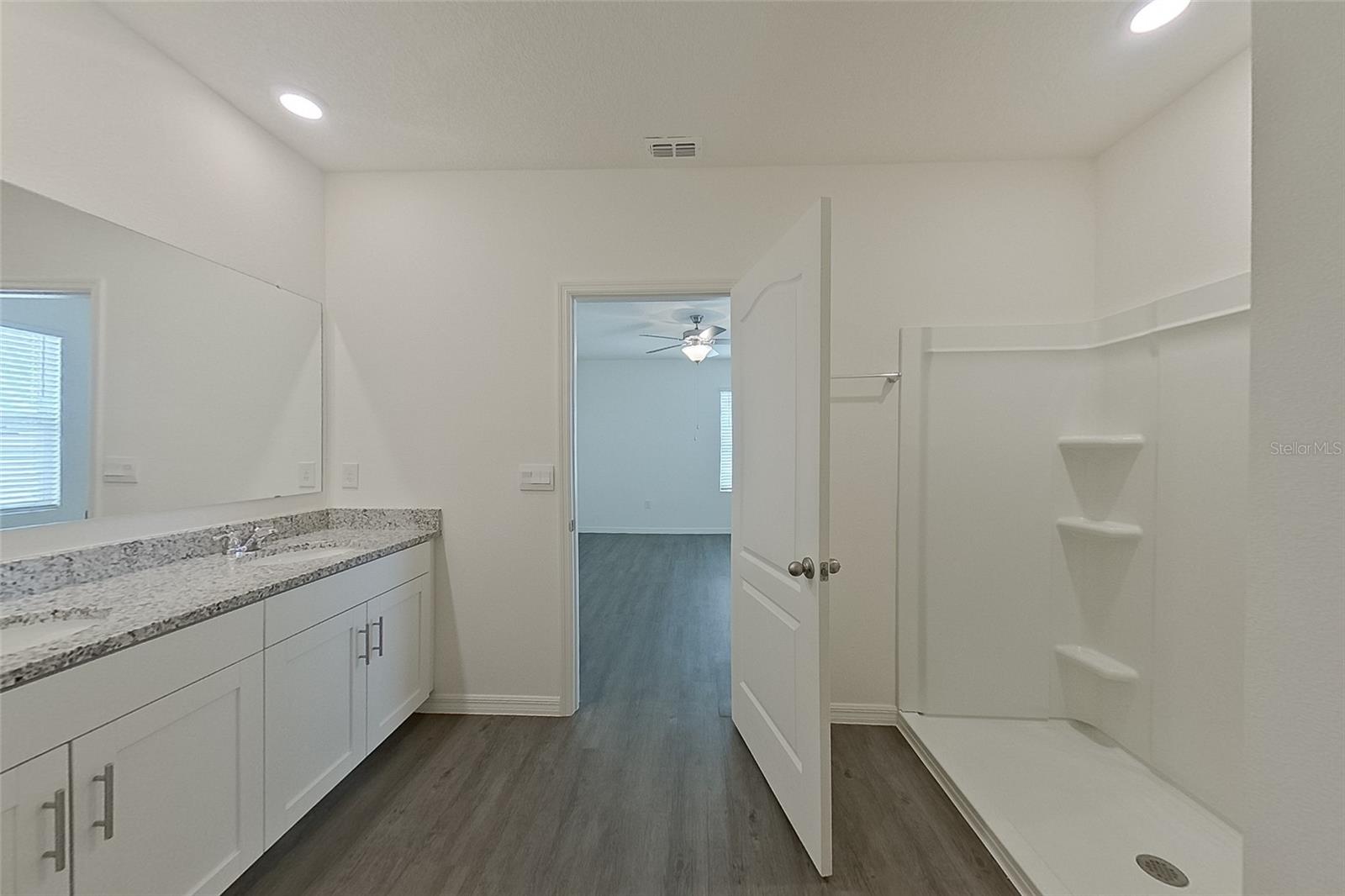 LAKE GRIFFIN RESERVE - Residential Lease