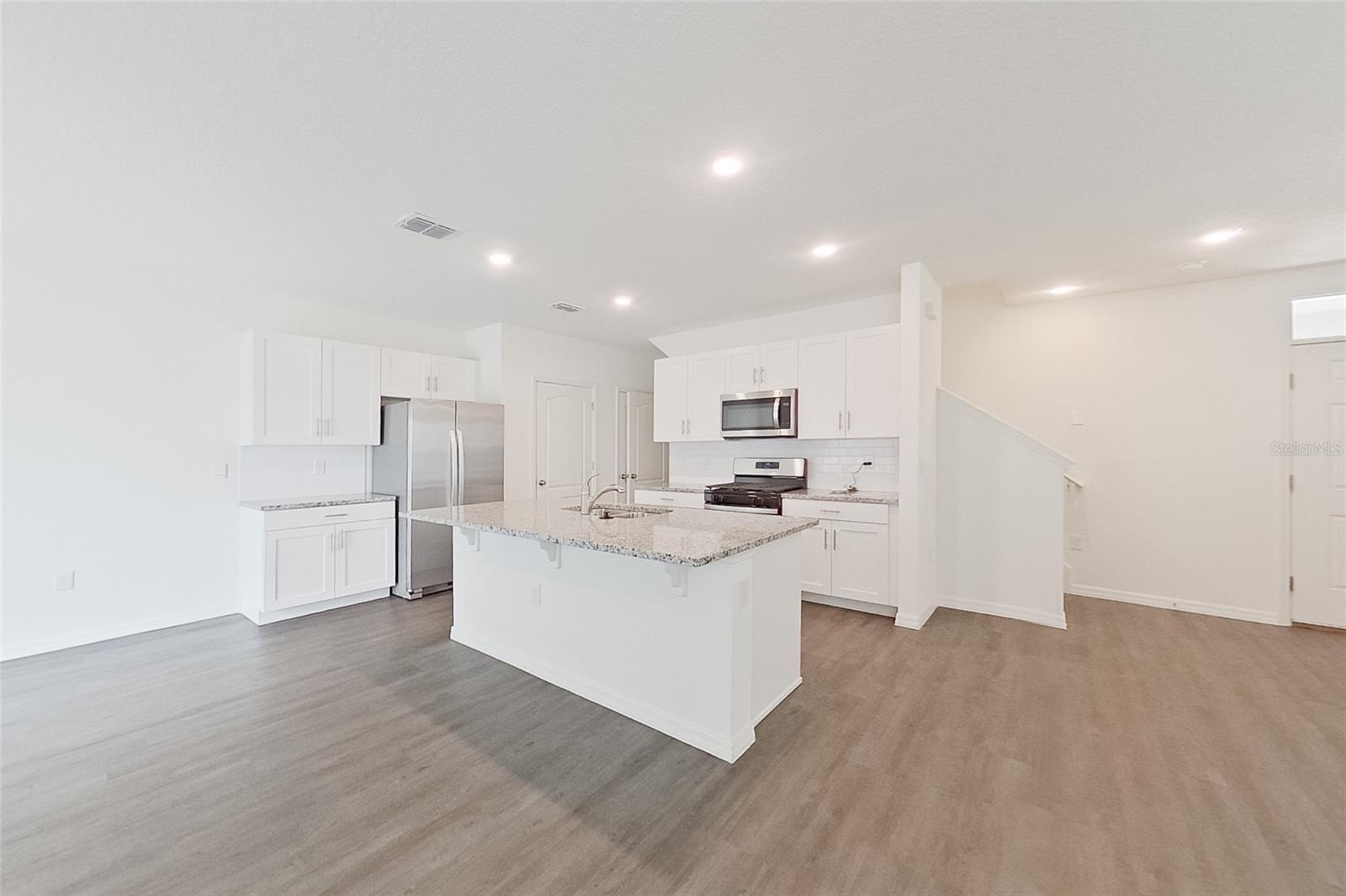 LAKE GRIFFIN RESERVE - Residential Lease