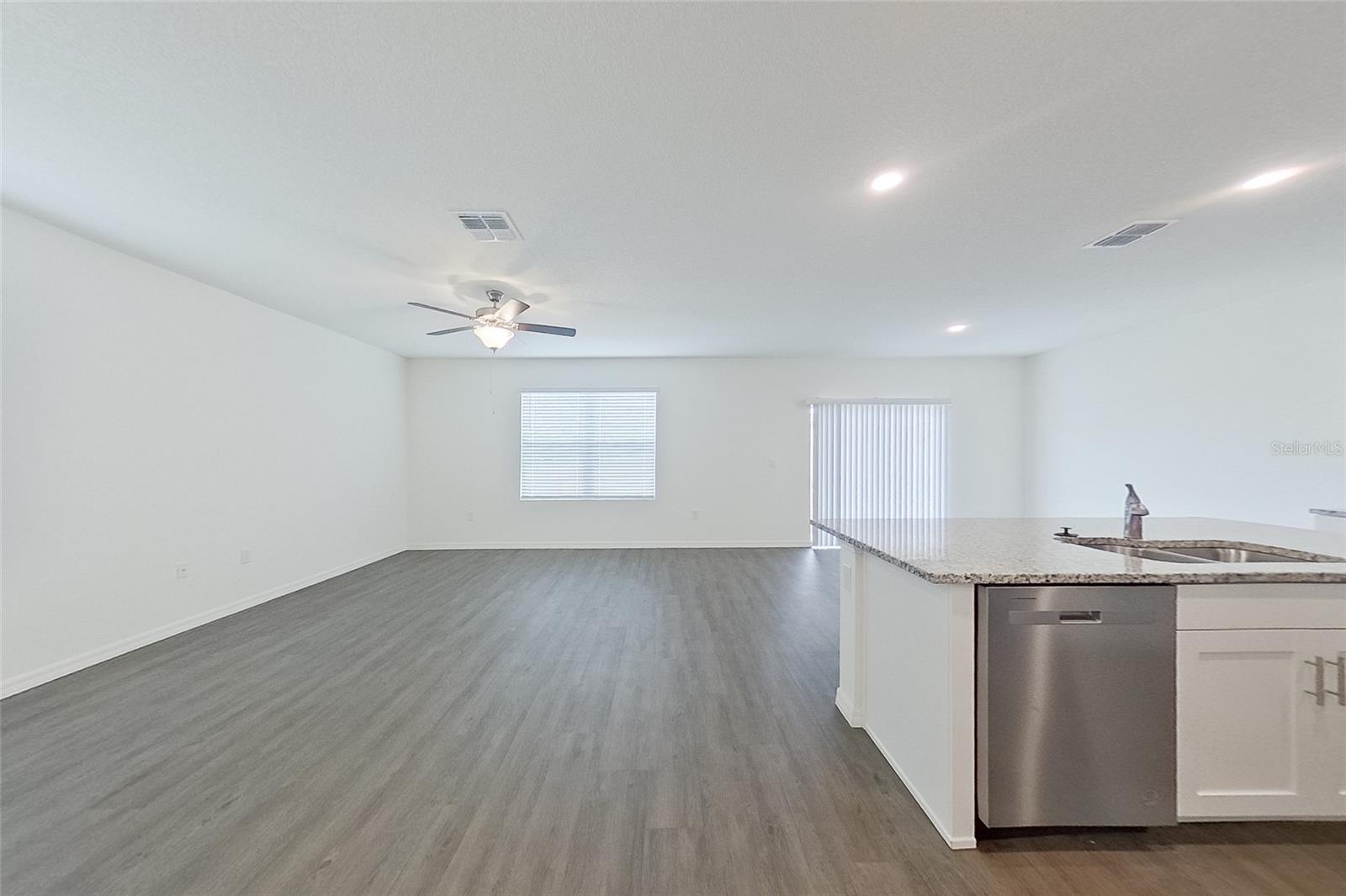 LAKE GRIFFIN RESERVE - Residential Lease