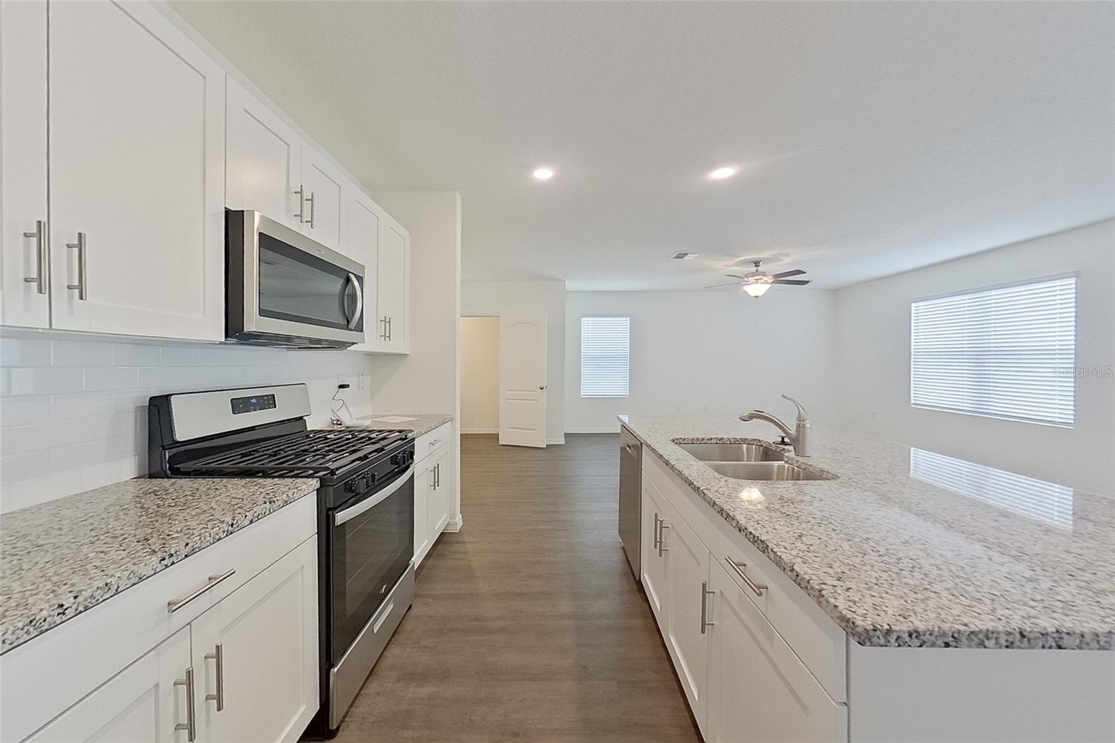 LAKE GRIFFIN RESERVE - Residential Lease