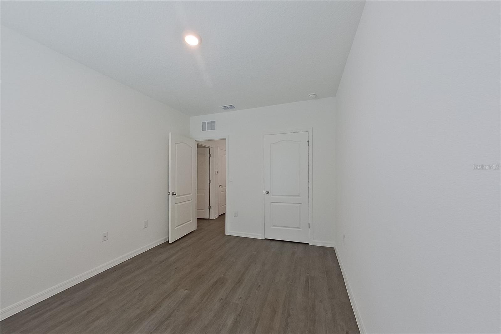 LAKE GRIFFIN RESERVE - Residential Lease