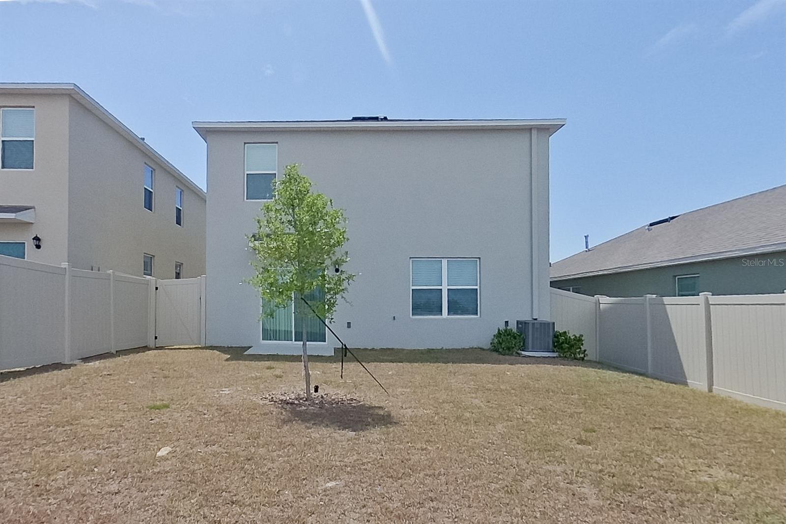 LAKE GRIFFIN RESERVE - Residential Lease