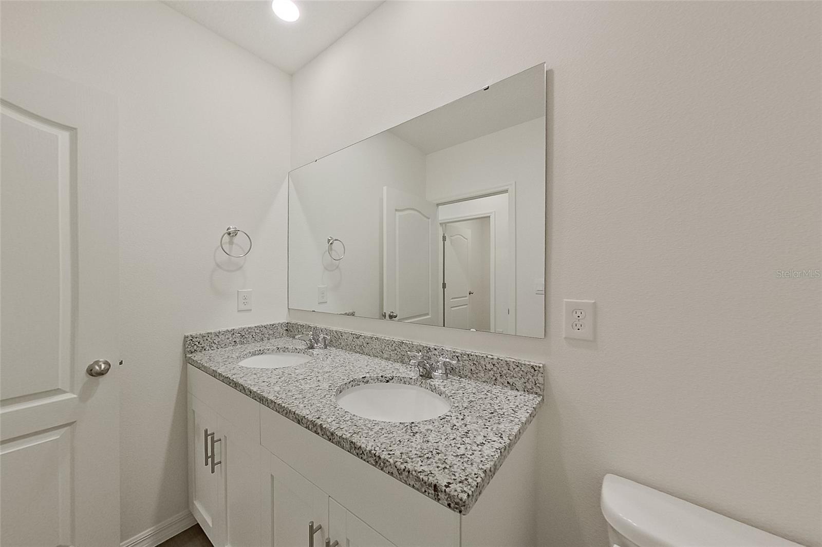 LAKE GRIFFIN RESERVE - Residential Lease