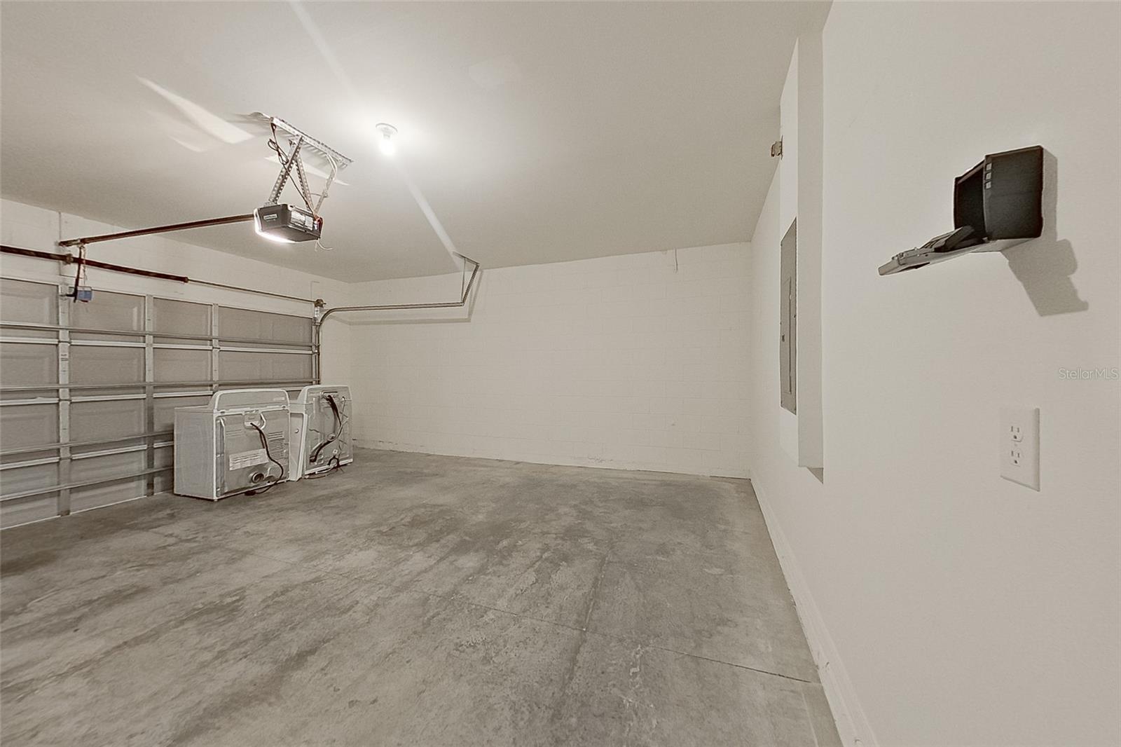 LAKE GRIFFIN RESERVE - Residential Lease