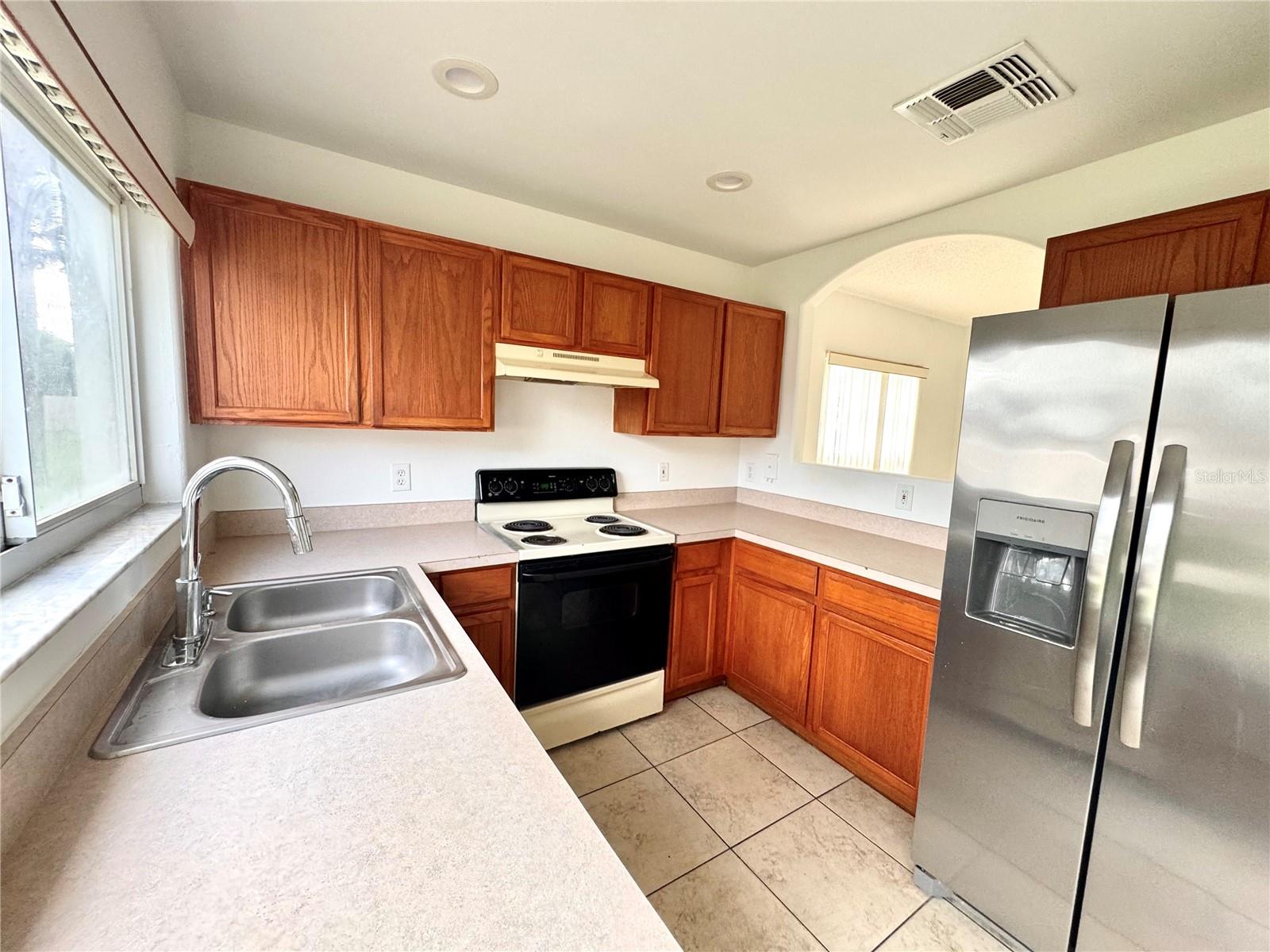 FAIRWAY GLEN AT MEADOW WOODS CONDO - Residential Lease