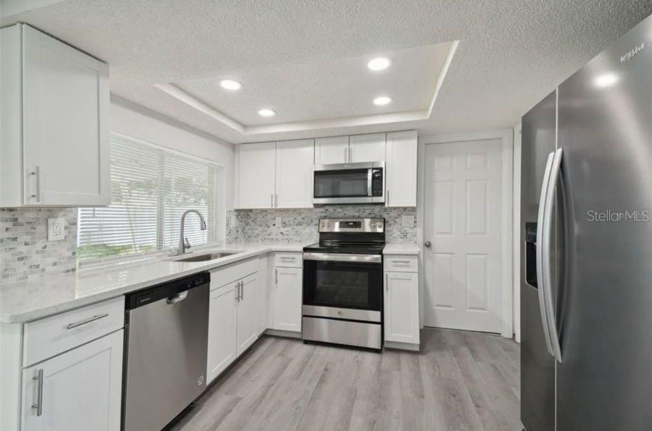 BEACON SQUARE - Residential Lease