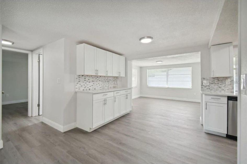 BEACON SQUARE - Residential Lease