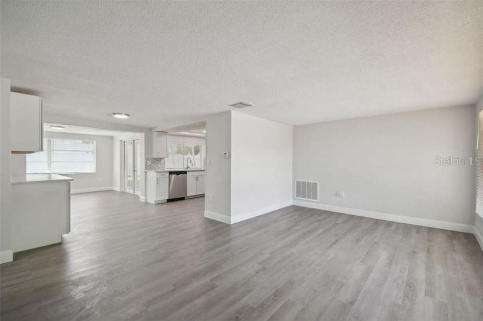 BEACON SQUARE - Residential Lease