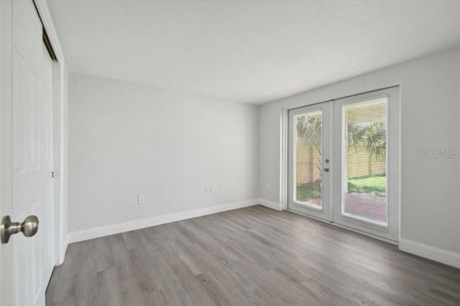 BEACON SQUARE - Residential Lease