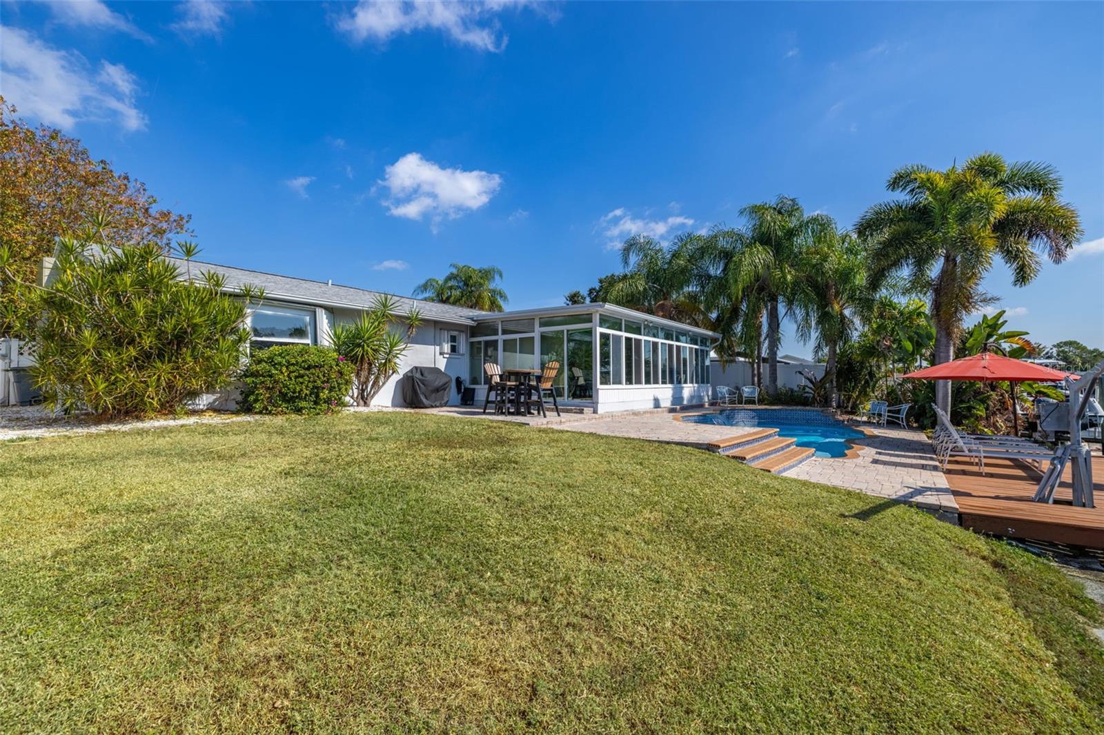 8462 FLAGSTONE DRIVE