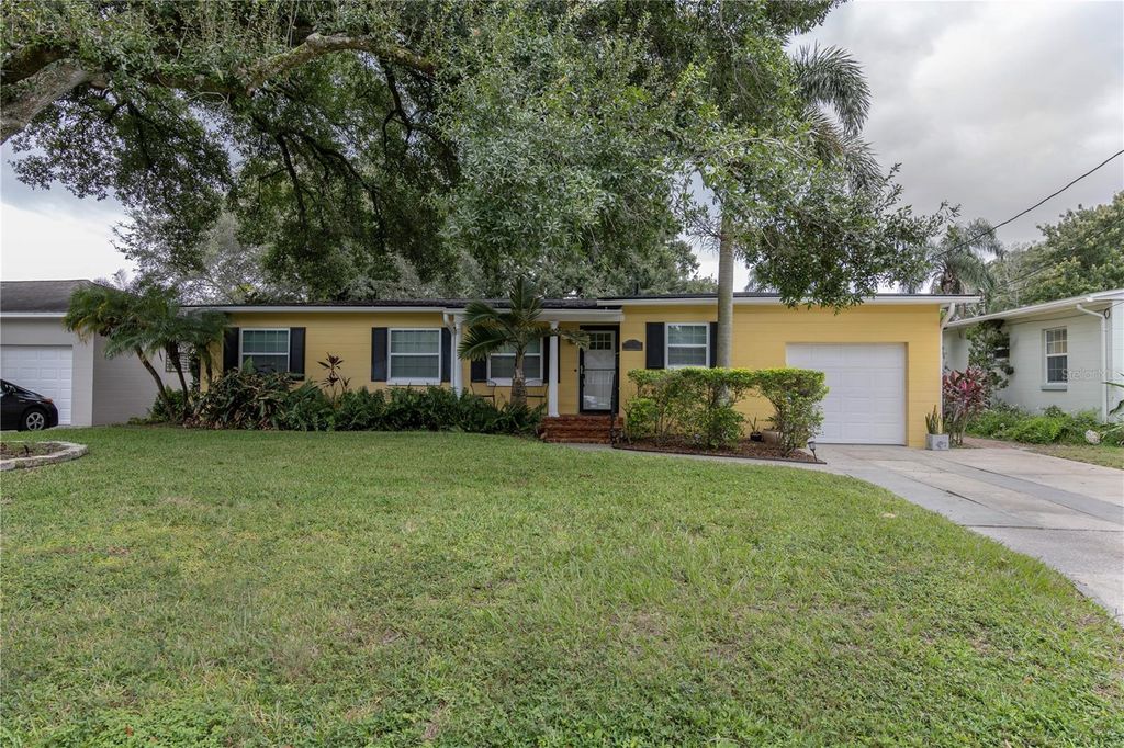 Photo of 226 W Spruce Street, Orlando, FL 32804 (MLS # O6362636)