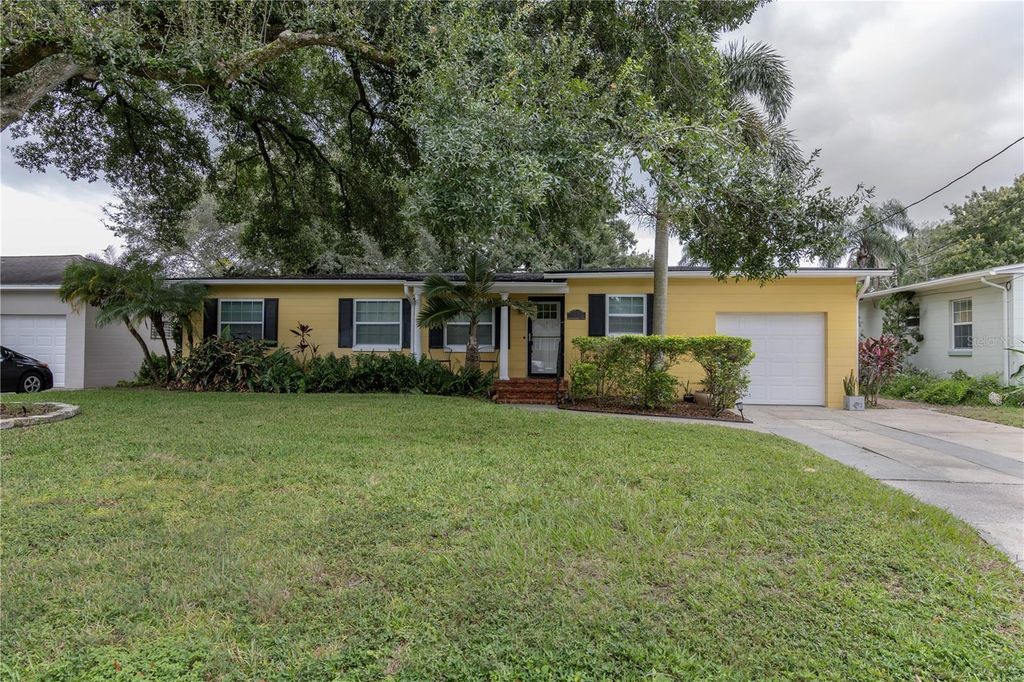 Photo of 226 W Spruce Street, Orlando, FL 32804 (MLS # O6362636)