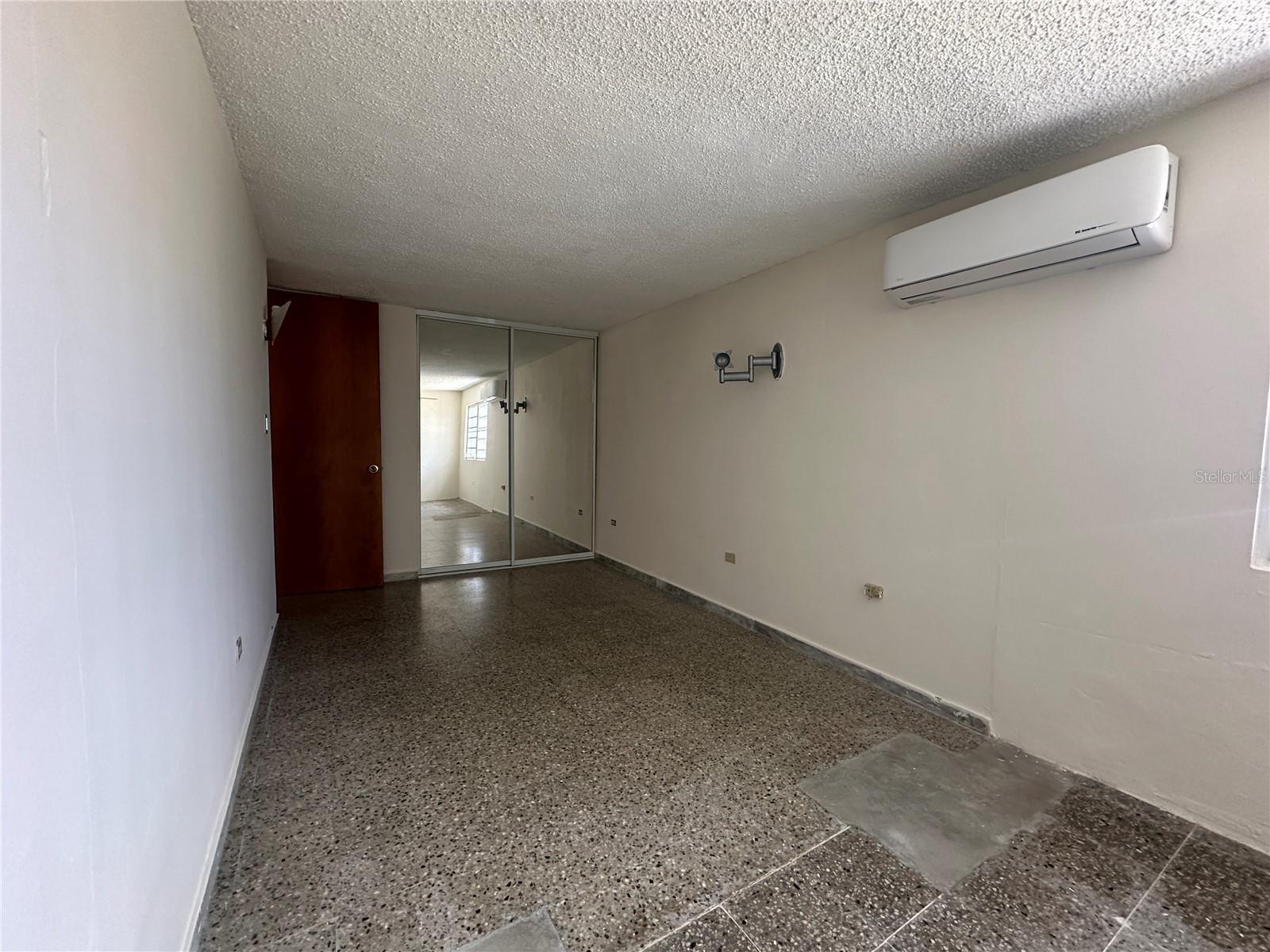 URB RIO GRANDE ESTATES - Residential Income