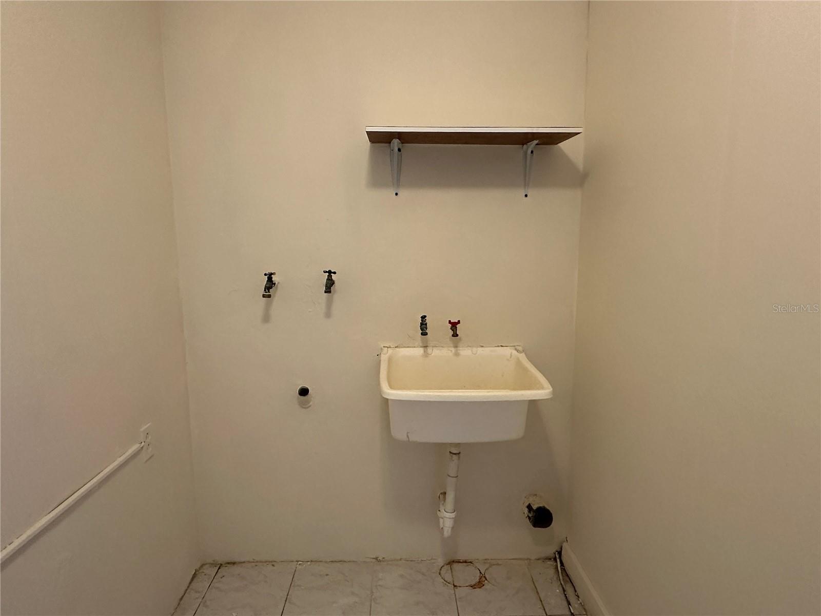 URB RIO GRANDE ESTATES - Residential Income